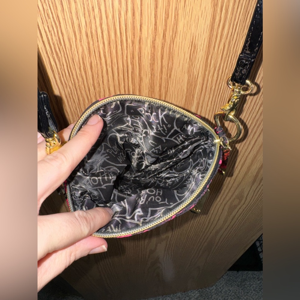 Betsey Johnson Hot Pink and Black Crossbody Bag - Picture 4 of 6